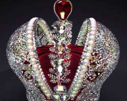 You can see and admire precious diamonds, gems, and natural nuggets at the museum which are placed in the Diamond fund section of the museum.